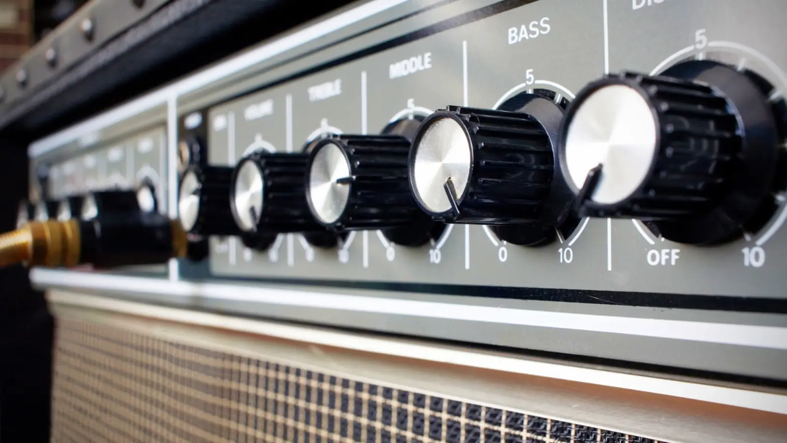 Guitar amplifier control knobs